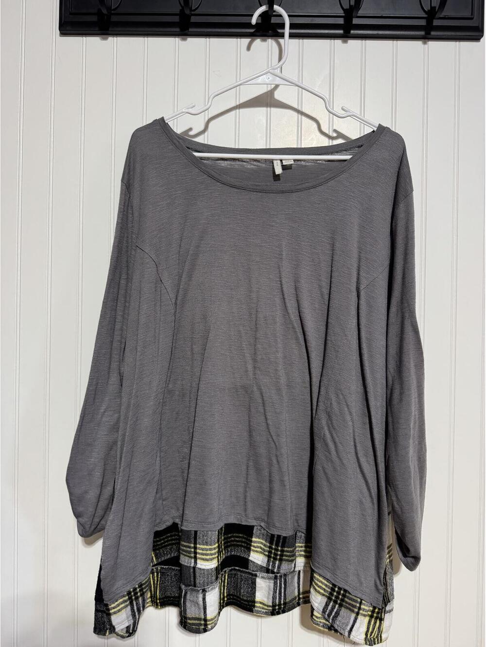 C Est 1946 Grey Plaid Flannel Hem Tunic Top Womens Size 22 24W Mixed Media